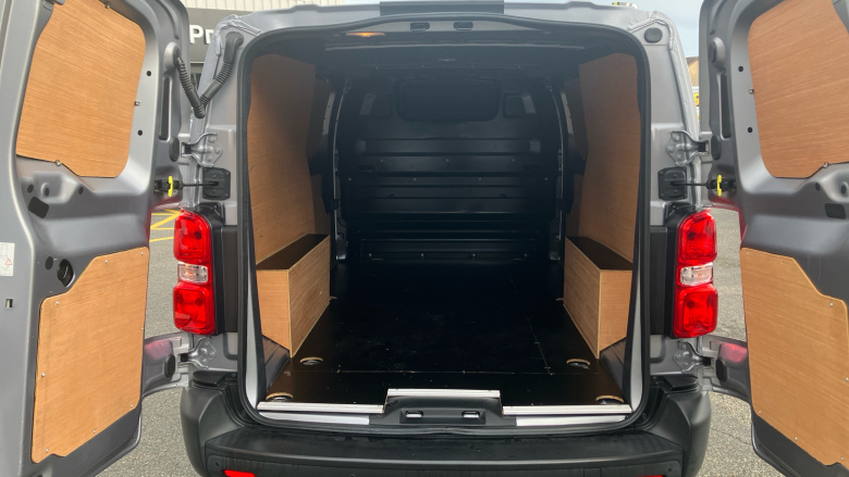 Vauxhall Vivaro L2 Diesel 3100 2.0d 145PS Dynamic H1 Van Auto